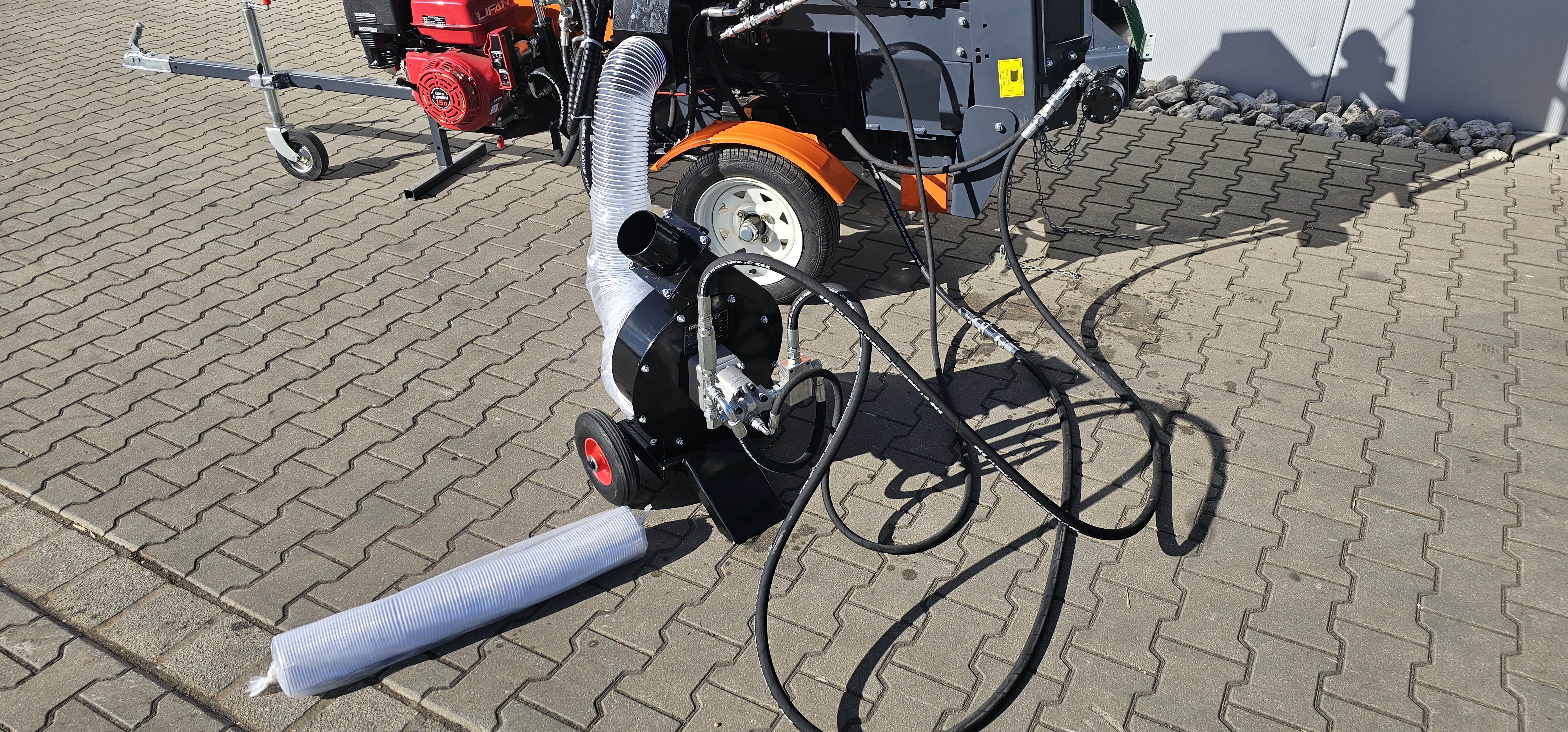 Mobiler Absauger für holzverarbeitende Maschinen - Hydraulisch