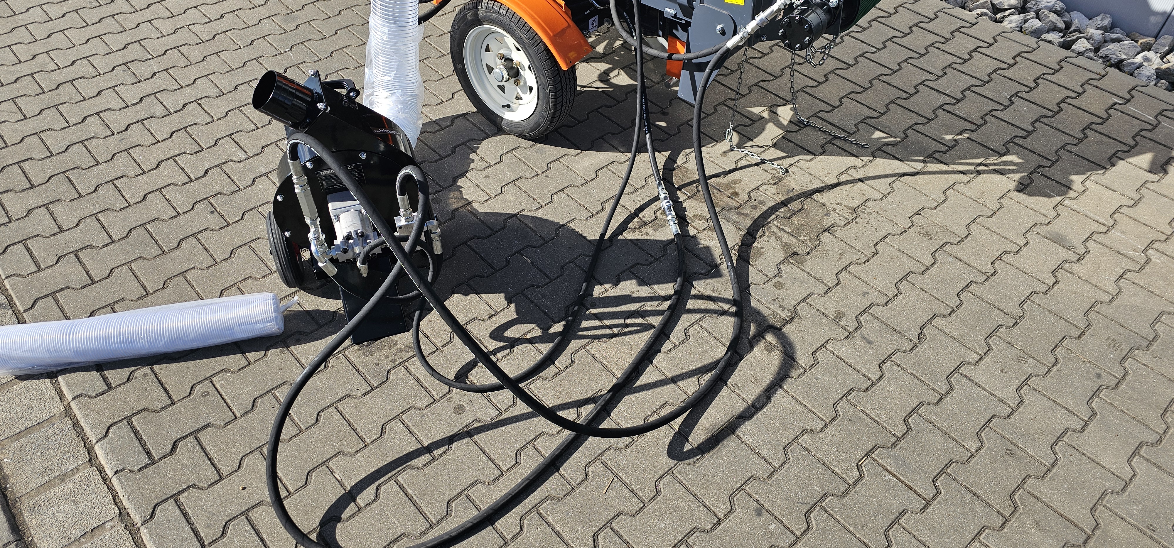Mobiler Absauger für holzverarbeitende Maschinen - Hydraulisch