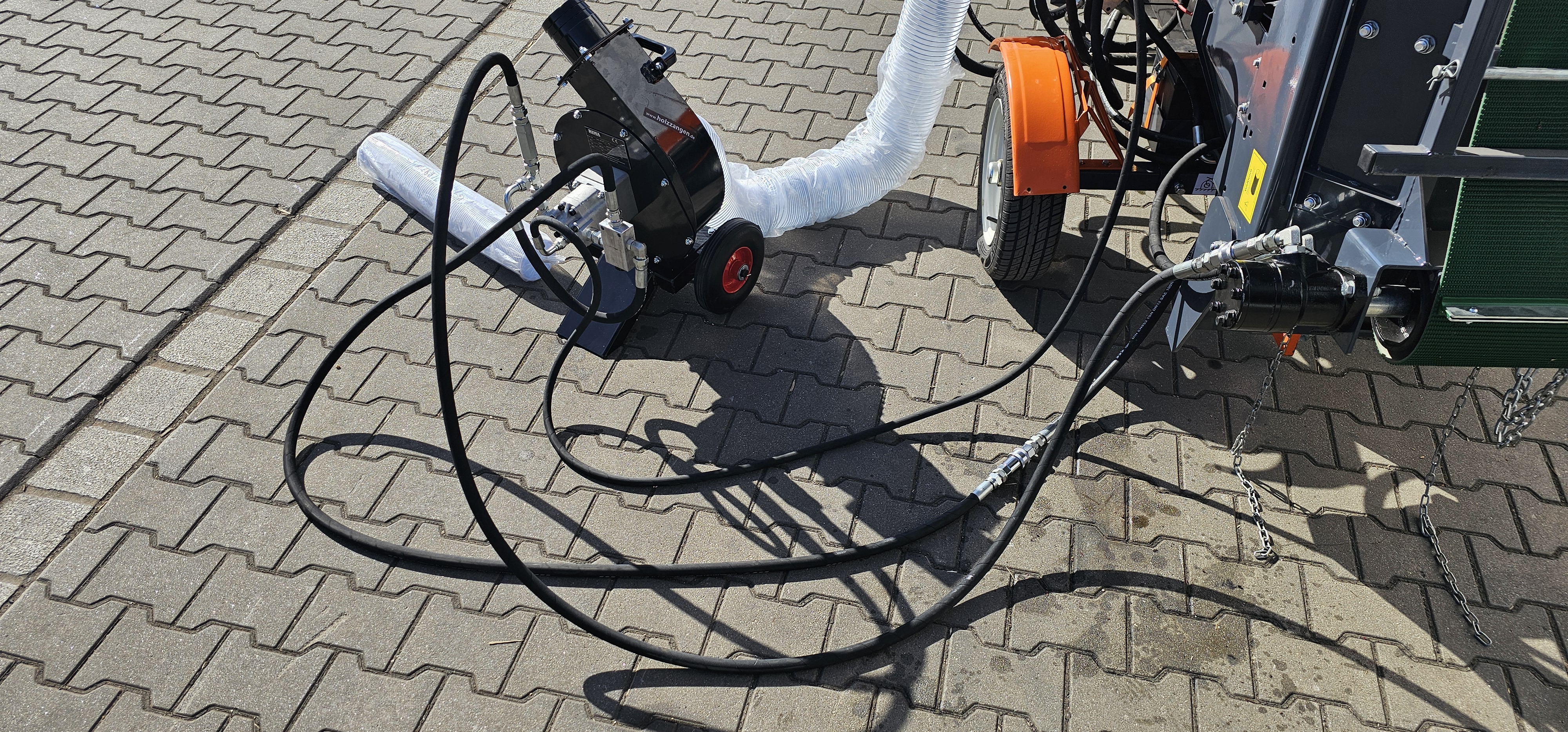 Mobiler Absauger für holzverarbeitende Maschinen - Hydraulisch